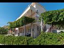 Appartements Vin - 40 m from sea: A1 (4+1), A2 (2+2), A3 (2+2) Seget Donji - Riviera de Trogir  - maison