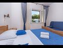 Appartements Vin - 40 m from sea: A1 (4+1), A2 (2+2), A3 (2+2) Seget Donji - Riviera de Trogir  - Appartement - A2 (2+2): chambre &agrave; coucher
