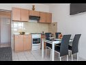 Appartements Vin - 40 m from sea: A1 (4+1), A2 (2+2), A3 (2+2) Seget Donji - Riviera de Trogir  - Appartement - A2 (2+2): cuisine salle à manger