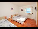 Maisons de vacances Ante - 6m from the sea H(8+1) Seget Vranjica - Riviera de Trogir  - Croatie  - H(8+1): chambre &agrave; coucher