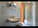 Maisons de vacances Ante - 6m from the sea H(8+1) Seget Vranjica - Riviera de Trogir  - Croatie  - H(8+1): salle de bain W-C