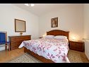 Maisons de vacances VesnaD - 25 m from beach: H(4+1) Seget Vranjica - Riviera de Trogir  - Croatie  - H(4+1): chambre &agrave; coucher