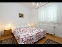 Maisons de vacances VesnaD - 25 m from beach: H(4+1) Seget Vranjica - Riviera de Trogir  - Croatie  - H(4+1): chambre &agrave; coucher