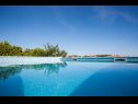 Appartements Rose - 30 m from the beach: A1(2+1), A2(2+1), A3(2+1), A4(2+1), A5(2+1) Seget Vranjica - Riviera de Trogir  - piscine