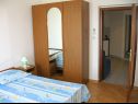 Appartements Rose - 30 m from the beach: A1(2+1), A2(2+1), A3(2+1), A4(2+1), A5(2+1) Seget Vranjica - Riviera de Trogir  - Appartement - A1(2+1): chambre &agrave; coucher