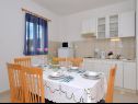 Appartements Žar - free parking A1(4+1), A2(2+2), A3(2+2), A4(4+1) Seget Vranjica - Riviera de Trogir  - Appartement - A1(4+1): cuisine salle à manger