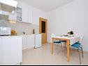 Appartements Žar - free parking A1(4+1), A2(2+2), A3(2+2), A4(4+1) Seget Vranjica - Riviera de Trogir  - Appartement - A2(2+2): cuisine salle à manger