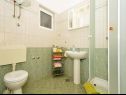 Appartements Žar - free parking A1(4+1), A2(2+2), A3(2+2), A4(4+1) Seget Vranjica - Riviera de Trogir  - Appartement - A4(4+1): salle de bain W-C