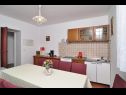 Appartements Snješka  - 20 m from the sea : A1(9), A2(6+2) Seget Vranjica - Riviera de Trogir  - Appartement - A1(9): cuisine salle à manger