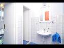 Appartements Snješka  - 20 m from the sea : A1(9), A2(6+2) Seget Vranjica - Riviera de Trogir  - Appartement - A2(6+2): salle de bain W-C