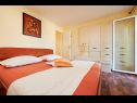 Maisons de vacances Villa Linda - big terraces: H(5+2) Seget Vranjica - Riviera de Trogir  - Croatie  - H(5+2): chambre &agrave; coucher
