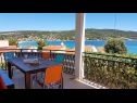 Maisons de vacances Rosita - 50 m from sea: H(4) Sevid - Riviera de Trogir  - Croatie  - H(4): terrasse