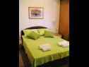 Appartements Tih - 20 m from sea: A1 Ruzmarin(2+2), A2 Maslina(2+2) Sevid - Riviera de Trogir  - Appartement - A1 Ruzmarin(2+2): chambre &agrave; coucher