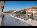 Appartements Tomi - with large terrace (60m2): A1(4) Trogir - Riviera de Trogir  - Appartement - A1(4): terrasse