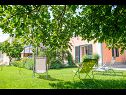Maisons de vacances Mirjana - beautiful garden with barbecue: H(4+1) Trogir - Riviera de Trogir  - Croatie  - jardin