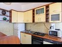 Appartements Petar - great location close to the sea: A1 Donji (4+2), A2 Gornji (4+2) Trogir - Riviera de Trogir  - Appartement - A2 Gornji (4+2): cuisine