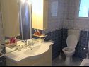 Appartements Ivy - spacious with free parking: A1(4) Trogir - Riviera de Trogir  - Appartement - A1(4): salle de bain W-C