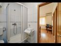 Appartements Ivanka - 200 m from sea: A1(4) Trogir - Riviera de Trogir  - Appartement - A1(4): salle de bain W-C