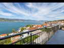 Appartements Petar - great location close to the sea: A1 Donji (4+2), A2 Gornji (4+2) Trogir - Riviera de Trogir  - Appartement - A2 Gornji (4+2): vue sur la mer