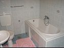 Appartements Tone - spacious and comfortable: A1 zuti(5+2), A2 plavi(5+2) Trogir - Riviera de Trogir  - Appartement - A1 zuti(5+2): salle de bain W-C