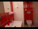 Appartements et chambres Magda - free parking SA5(2), R1(2) Trogir - Riviera de Trogir  - Chambre - R1(2): salle de bain W-C