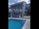 Appartements Marija - 10m from beach: A1(4+1), A2(6), A3(6+2) Trogir - Riviera de Trogir  - piscine (maison et environs)