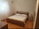 Appartements Marija - 10m from beach: A1(4+1), A2(6), A3(6+2) Trogir - Riviera de Trogir  - Appartement - A2(6): chambre &agrave; coucher