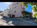 Appartements Mare - comfortable apartment : A1(5), A2(5) Trogir - Riviera de Trogir  - stationnement