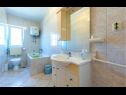 Appartements Mare - comfortable apartment : A1(5), A2(5) Trogir - Riviera de Trogir  - Appartement - A1(5): salle de bain W-C