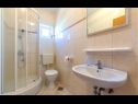 Appartements Mare - comfortable apartment : A1(5), A2(5) Trogir - Riviera de Trogir  - Appartement - A1(5): salle de bain W-C