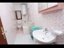Appartements Mare - comfortable apartment : A1(5), A2(5) Trogir - Riviera de Trogir  - Appartement - A2(5): salle de bain W-C