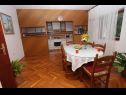 Appartements Mare - comfortable apartment : A1(5), A2(5) Trogir - Riviera de Trogir  - Appartement - A2(5): cuisine salle à manger