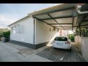 Appartements Florio - garden & free parking: A1(5) Trogir - Riviera de Trogir  - stationnement