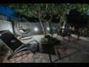 Appartements Florio - garden & free parking: A1(5) Trogir - Riviera de Trogir  - terrasse de jardin
