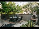 Appartements Florio - garden & free parking: A1(5) Trogir - Riviera de Trogir  - komin