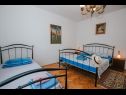Appartements Florio - garden & free parking: A1(5) Trogir - Riviera de Trogir  - Appartement - A1(5): chambre &agrave; coucher