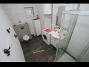 Appartements Florio - garden & free parking: A1(5) Trogir - Riviera de Trogir  - Appartement - A1(5): salle de bain W-C