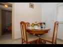 Appartements Mari - barbecue: A1Lile (4), A2Lile (2+2) Vinisce - Riviera de Trogir  - Appartement - A1Lile (4): salle &agrave; manger