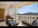 Appartements Mari - barbecue: A1Lile (4), A2Lile (2+2) Vinisce - Riviera de Trogir  - Appartement - A1Lile (4): balcon