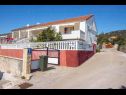 Appartements Mari - barbecue: A1Lile (4), A2Lile (2+2) Vinisce - Riviera de Trogir  - maison