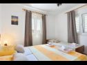 Maisons de vacances Holiday Home Josko - 50 m from beach: H(6) Vinisce - Riviera de Trogir  - Croatie  - H(6): chambre &agrave; coucher