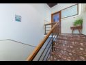 Appartements Kosta - 70m from sea : A1(2+1), A2(4+2) Vinisce - Riviera de Trogir  - Appartement - A1(2+1): couloir