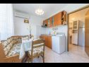 Appartements Kosta - 70m from sea : A1(2+1), A2(4+2) Vinisce - Riviera de Trogir  - Appartement - A1(2+1): cuisine salle à manger