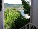 Appartements Fran - 30 m from sea : A1-veliki(5), A2-mali(3) Vinisce - Riviera de Trogir  - Appartement - A2-mali(3): terrasse