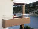 Appartements Ljubi - 20 m from beach: A1(4+1), A2 Crveni(2+2), A3 Zeleni(2+2) Vinisce - Riviera de Trogir  - Appartement - A2 Crveni(2+2): terrasse