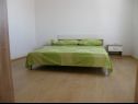 Appartements Ljubi - 20 m from beach: A1(4+1), A2 Crveni(2+2), A3 Zeleni(2+2) Vinisce - Riviera de Trogir  - Appartement - A3 Zeleni(2+2): chambre &agrave; coucher