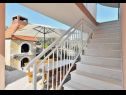 Appartements Josi - 150 m from sea: A1(4+1), A2(4+1), A4(4+1) Vinisce - Riviera de Trogir  - escalier