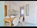 Appartements Josi - 150 m from sea: A1(4+1), A2(4+1), A4(4+1) Vinisce - Riviera de Trogir  - Appartement - A1(4+1): cuisine salle à manger