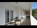 Maisons de vacances Pazanin - 20m from the beach: H(4+1) Vinisce - Riviera de Trogir  - Croatie  - terrasse