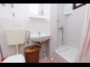 Appartements Jere - 30 m from beach: A1(4+1), A2(2+1) Vinisce - Riviera de Trogir  - Appartement - A2(2+1): salle de bain W-C